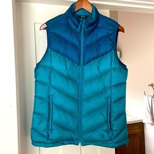 Mountain Hardware puffer vest-